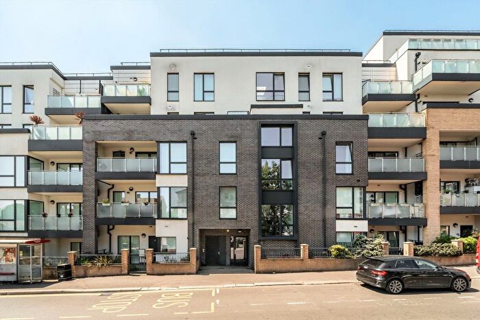 2 Bedroom Flat For Sale In Station Road, London, N11