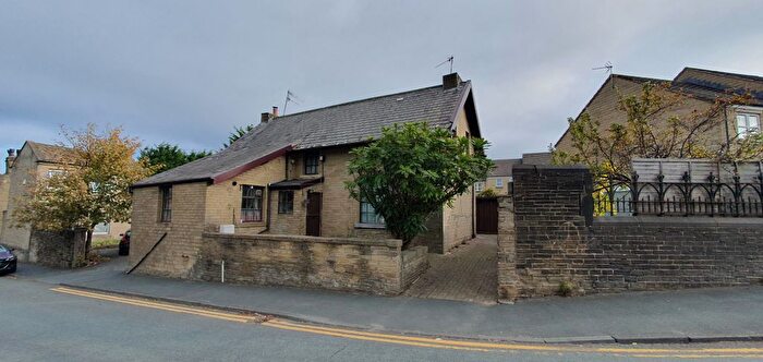 2 Bedroom Detached House For Sale In Cemetery Road, Bradford, BD7