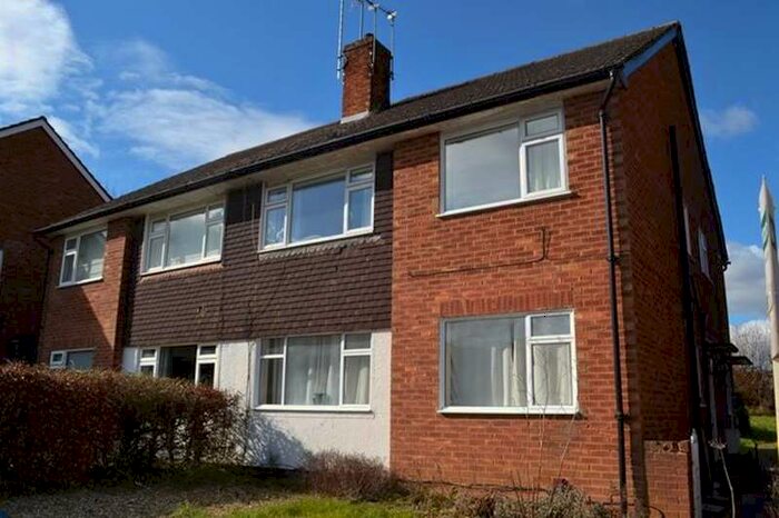 2 Bedroom Maisonette Flat To Rent In Riverford Close, Harpenden AL5