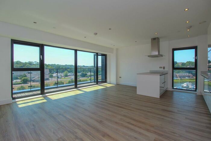 2 Bedroom Flat To Rent In Whitewater House, Bayscape, Cardiff Marina, CF11