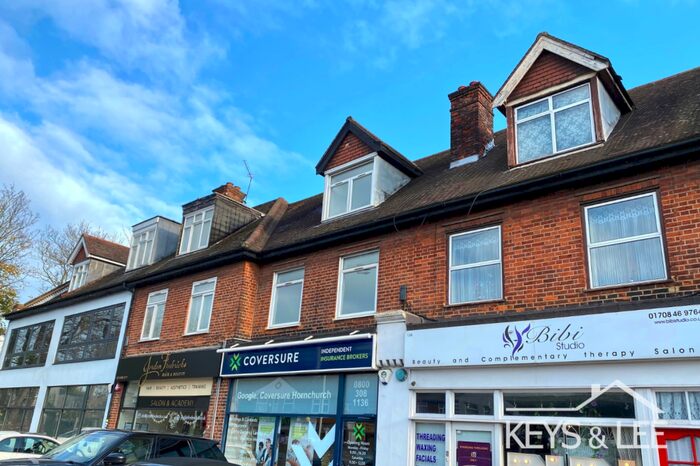 3 Bedroom Flat To Rent In North Street, Hornchurch, RM11