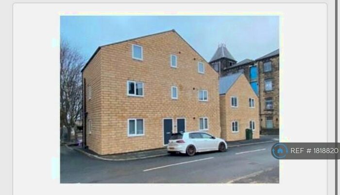2 Bedroom Flat To Rent In Frances Street, Elland, HX5