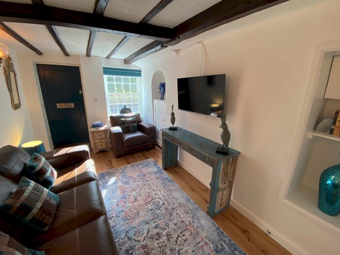 2 Bedroom Property To Rent In Castle Street, Canterbury, CT1