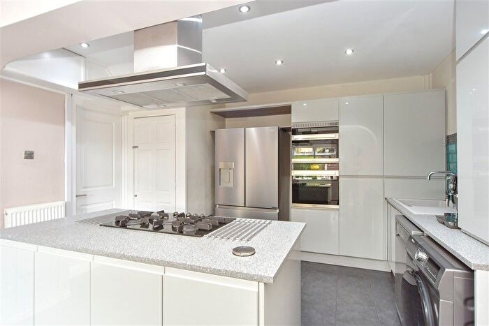 4 Bedroom Semi-detached House For Sale In Elm Grove, Sittingbourne, Kent, ME10