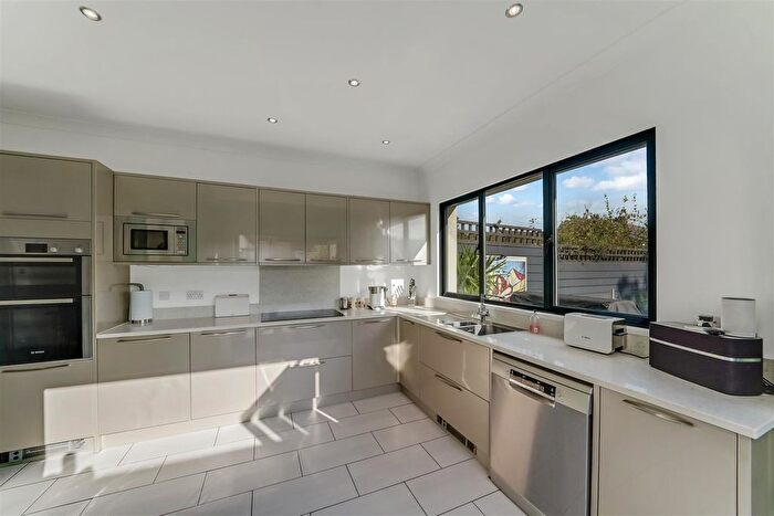 5 Bedroom Semi-detached House For Sale In Eglington Road, North Chingford, E4