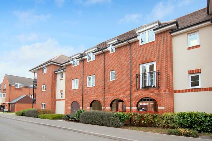 2 Bedroom Apartment To Rent In Thames View, Abingdon, OX14