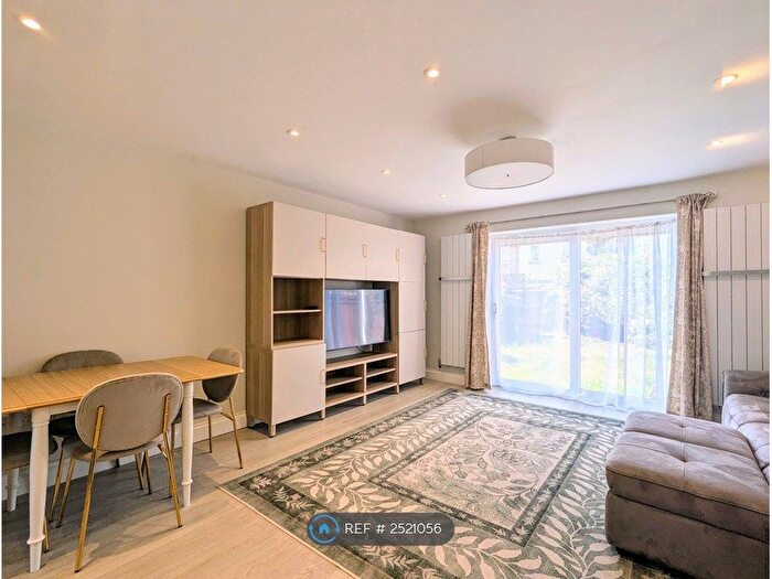 3 Bedroom End Of Terrace House To Rent In Fairfield Close, Mitcham, CR4