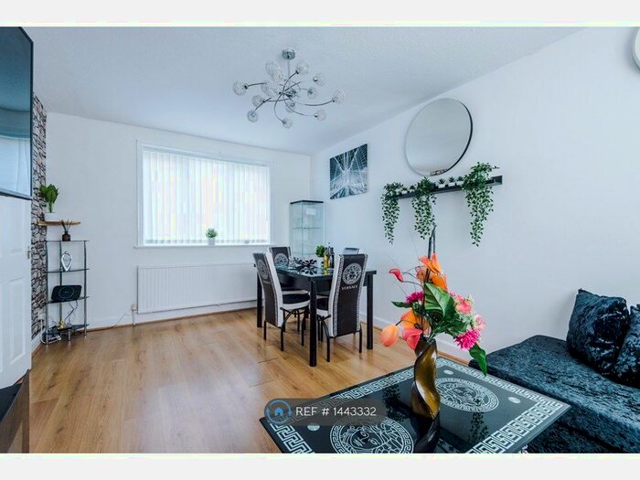 3 Bedroom Semi-Detached House To Rent In Scotland Hall Road, Manchester, M40