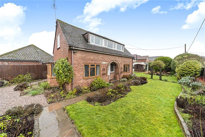 2 Bedroom Detached House For Sale In West End, Woking, Surrey, GU24