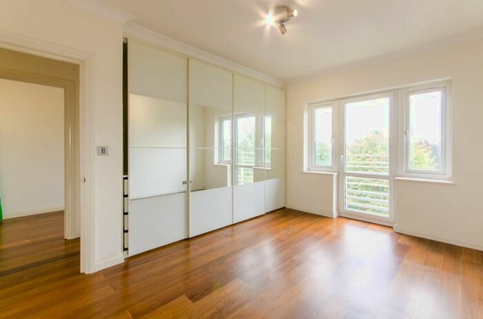 2 Bedroom Flat To Rent In Torrington Park, North Finchley, London, N12