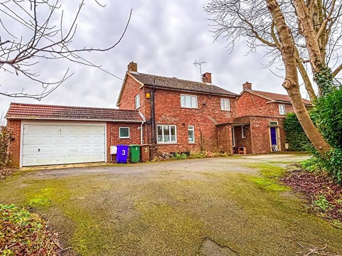 3 Bedroom Link Detached House For Sale In Tunstall, Sittingbourne, ME9