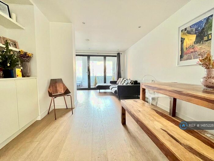 1 Bedroom Flat To Rent In Triangle Road, London, E8