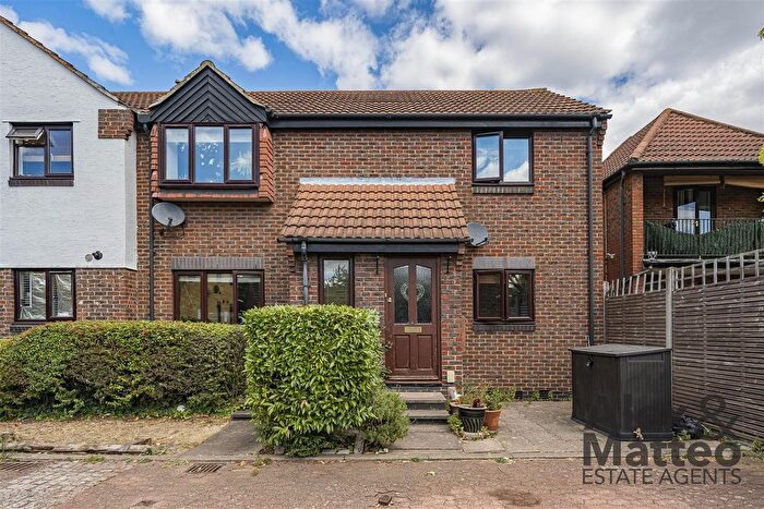 2 Bedroom Flat For Sale In Victory Way, Canada Water, SE16