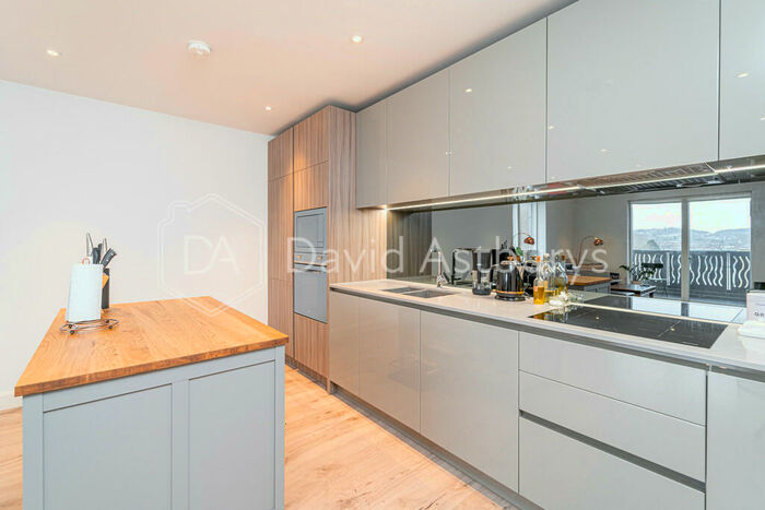 2 Bedroom Apartment To Rent In High Street, Hornsey, London, N8