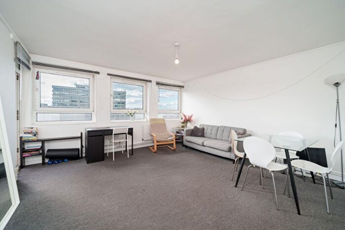2 Bedroom Flat To Rent In Royal Street, London, SE1