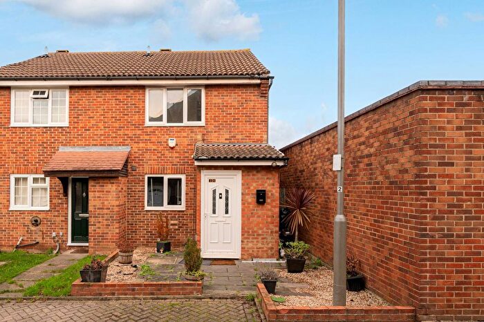 2 Bedroom End Of Terrace House To Rent In St Benets Close, Earlsfield, London, SW17