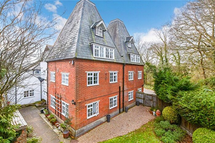 3 Bedroom Flat For Sale In Littlebourne Road, Canterbury, Kent, CT3