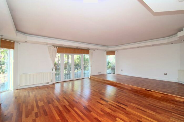 3 Bedroom House To Rent In Fonthill Road, Hove, BN3