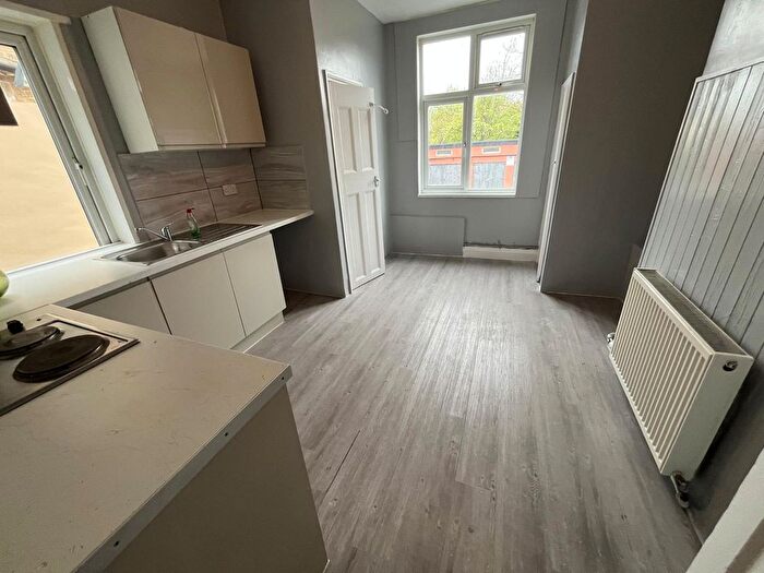 4 Bedroom Flat To Rent In Finchley Road, London, NW11