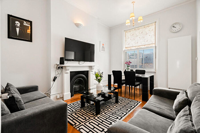2 Bedroom Apartment To Rent In Coleherne Road, London, SW10