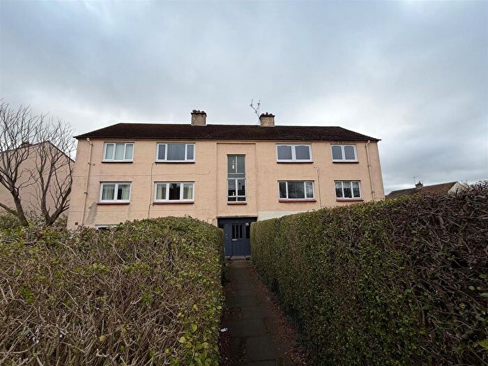 2 Bedroom Flat To Rent In Gracemount Avenue, Edinburgh, EH16