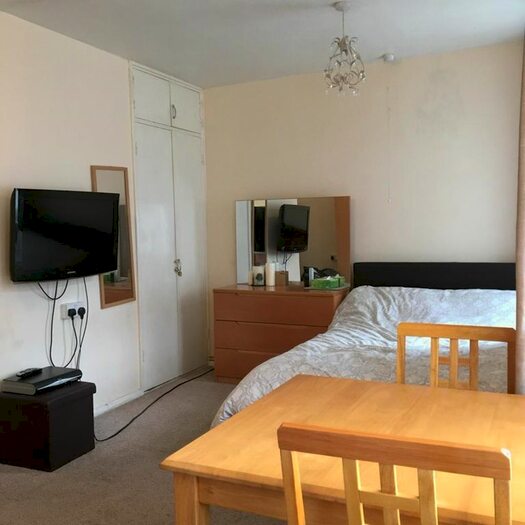 Studio To Rent In Sovereign House, Cambridge Heath Road, London, E1