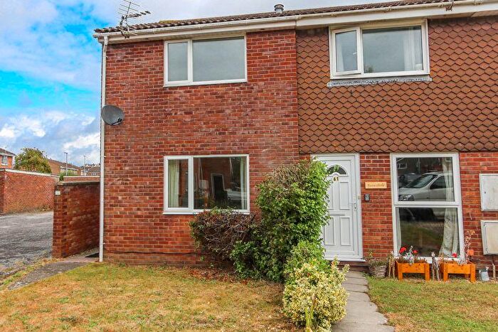 2 Bedroom End Of Terrace House To Rent In Butterfield Park, Clevedon, BS21