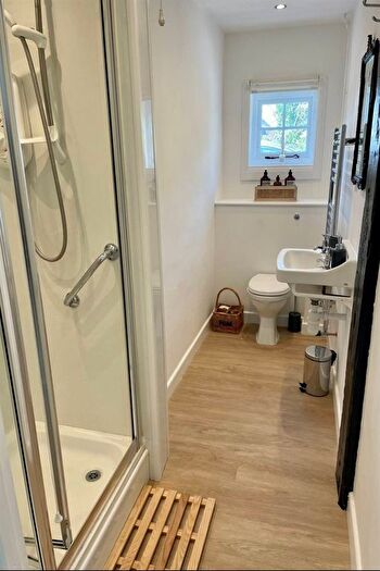1 Bedroom Detached Bungalow To Rent In The Smithy, Barton Close, Bognor Regis, West Sussex, PO21