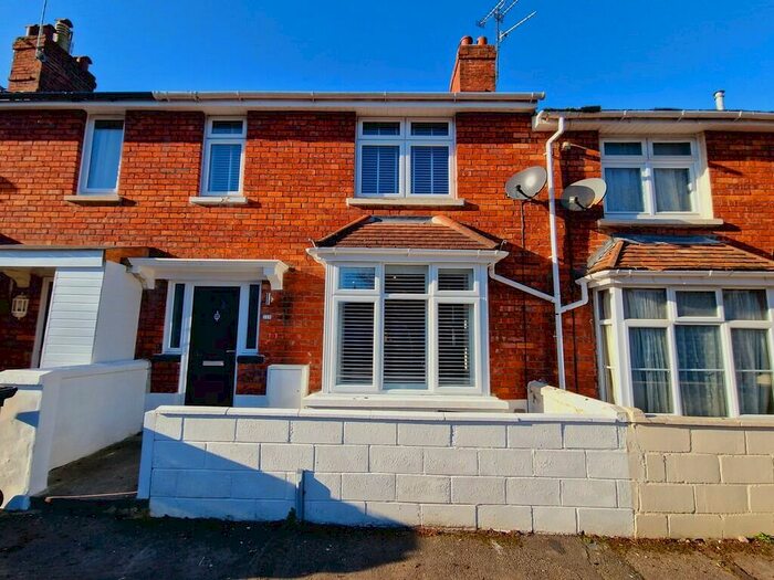 3 Bedroom Terraced House To Rent In York Road, Swindon, SN1