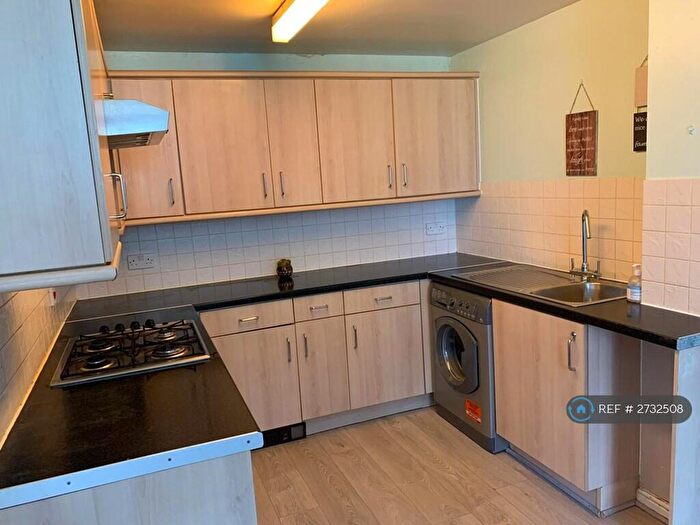 3 Bedroom Flat To Rent In Felixstowe Road, London, SE2