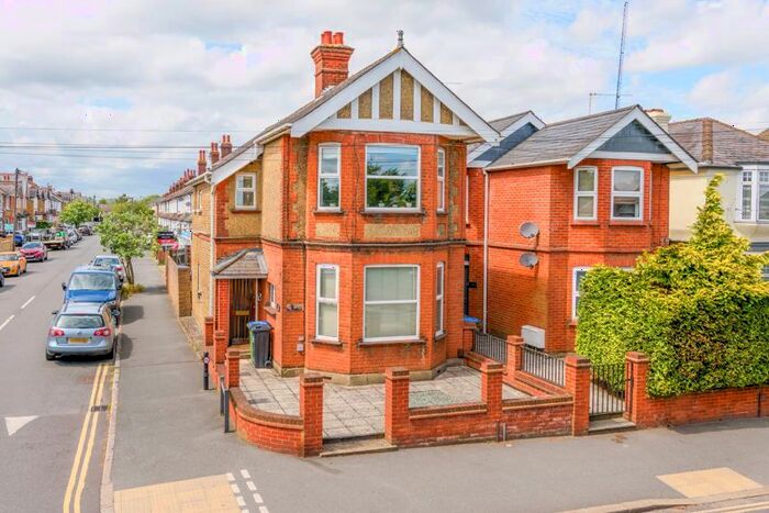 2 Bedroom Flat To Rent In Terrace Road, Walton-On-Thames, KT12