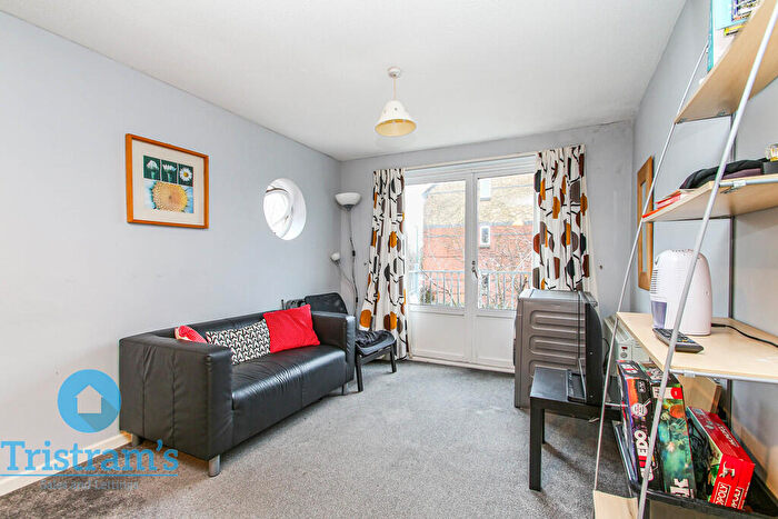 2 Bedroom Apartment To Rent In Tonnelier Road, Dunkirk, NG7
