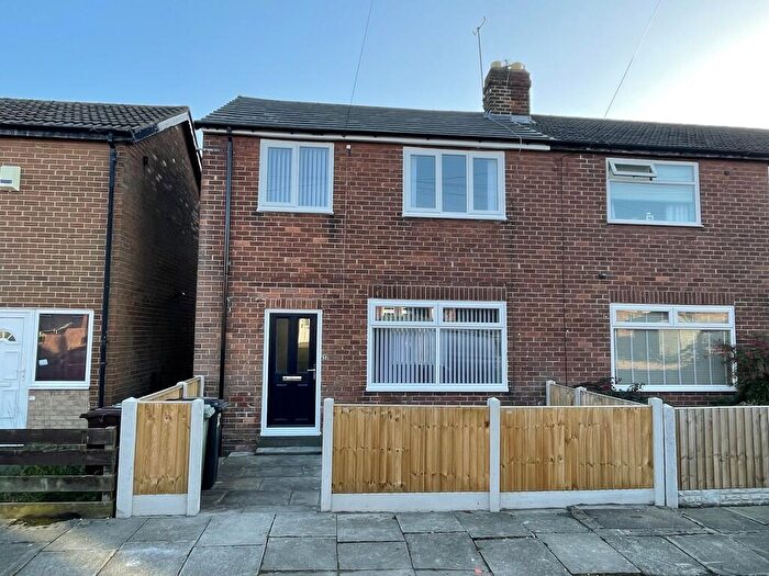 3 Bedroom Town House To Rent In Atlanta Street, Bramley, LS13