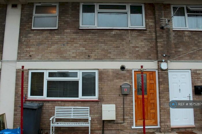 2 Bedroom Maisonette To Rent In Sandland Close, Dunstable, LU6