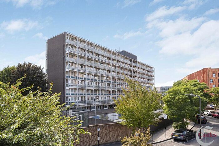 2 Bedroom Maisonette For Sale In Berger Road, London, E9
