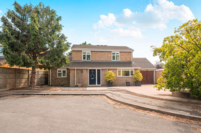 3 Bedroom Detached House For Sale In Woodford Close, Caversham Heights, Reading, RG4