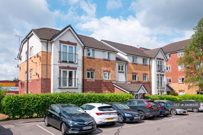 2 Bedroom Flat To Rent In Martingale Court, Manchester, M8