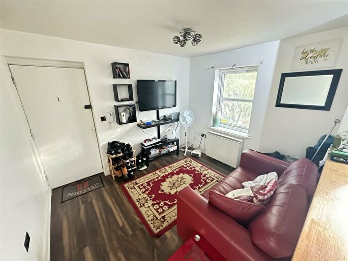 1 Bedroom Flat For Sale In Gloucester Court, Dock Road, Tilbury, RM18