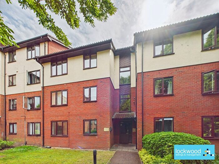 1 Bedroom Flat To Rent In Romana Court, Staines, TW18