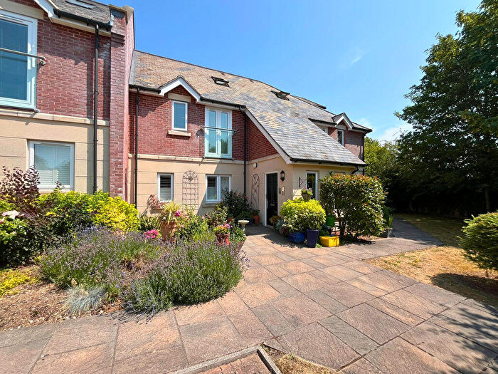 2 Bedroom Apartment For Sale In Denbil Court, Love Lane, RG14