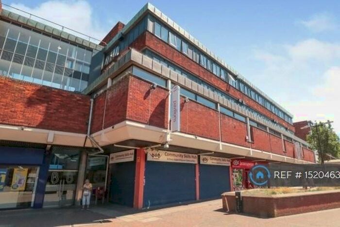 1 Bedroom Flat To Rent In Bartholomew Court, Waltham Cross, EN8