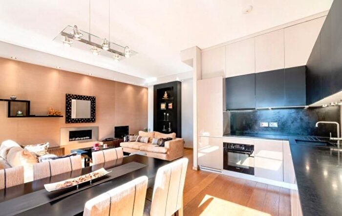 3 Bedroom Flat To Rent In Trinity Way, Acton, London, W3