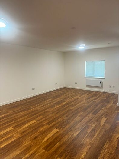 Studio To Rent In West View, Feltham, TW14