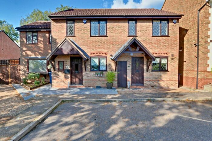 2 Bedroom Semi-Detached House To Rent In Cheriton Close, Cockfosters, EN4