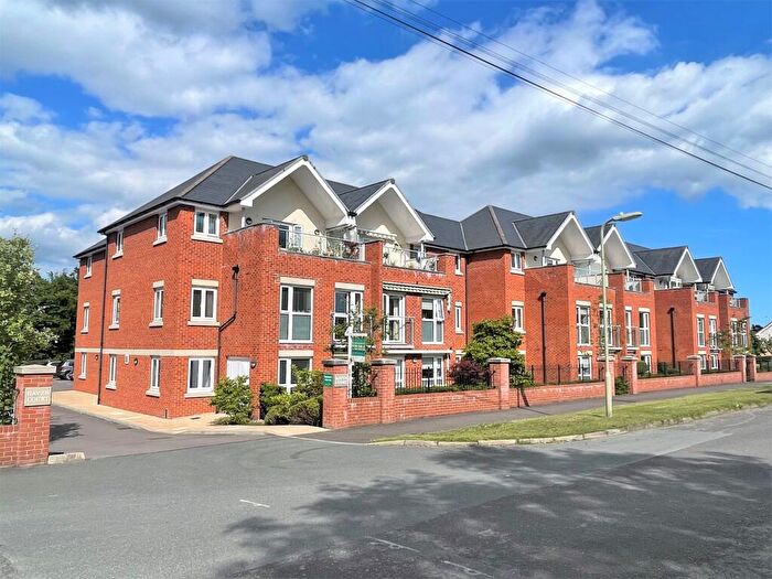 2 Bedroom Apartment For Sale In Southampton Road, Hythe, SO45