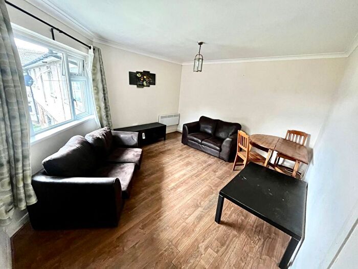 2 Bedroom Flat For Sale In Heathwood Court, Cardiff, CF14
