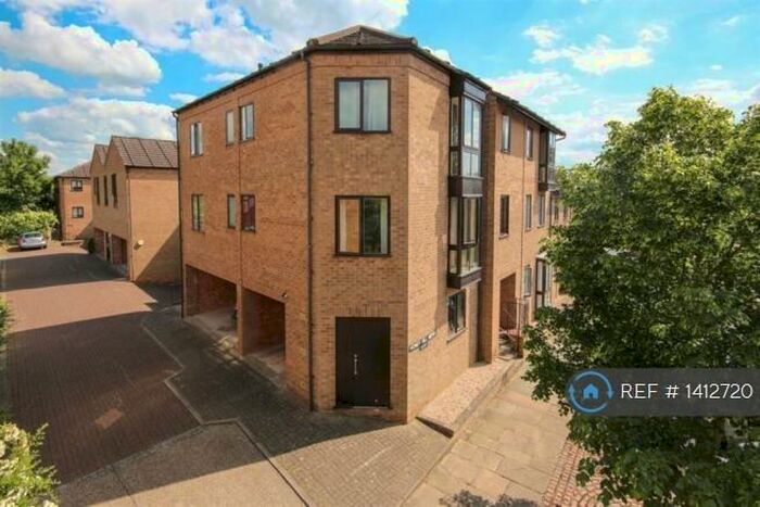2 Bedroom Flat To Rent In Honey Hill Mews, Cambridge, CB3