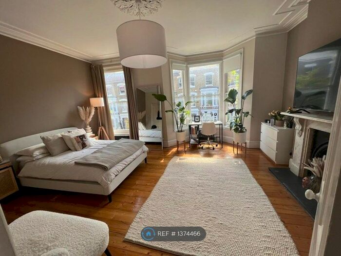 2 Bedroom Flat To Rent In Saltoun Road, London, SW2