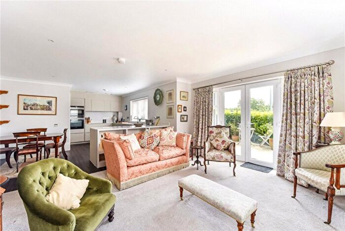 2 Bedroom Apartment To Rent In Farnham Road, Liss, Hampshire, GU33