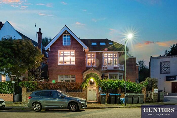 2 Bedroom Flat For Sale In Heathfield Park, London, NW2